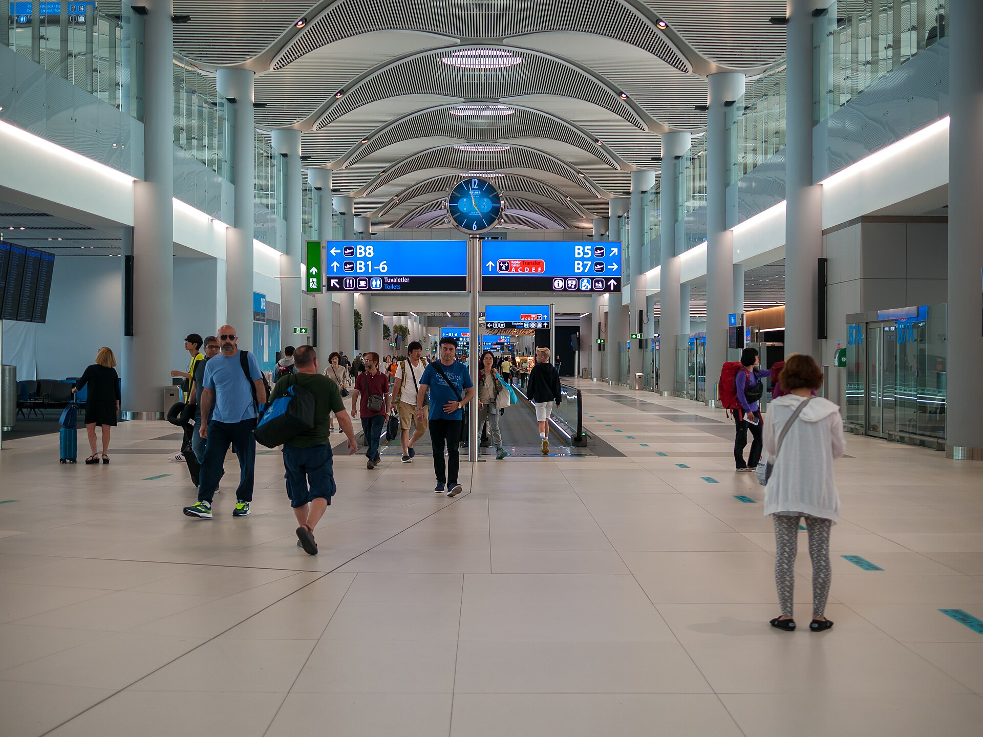 Avgångshallen på Istanbul Airport