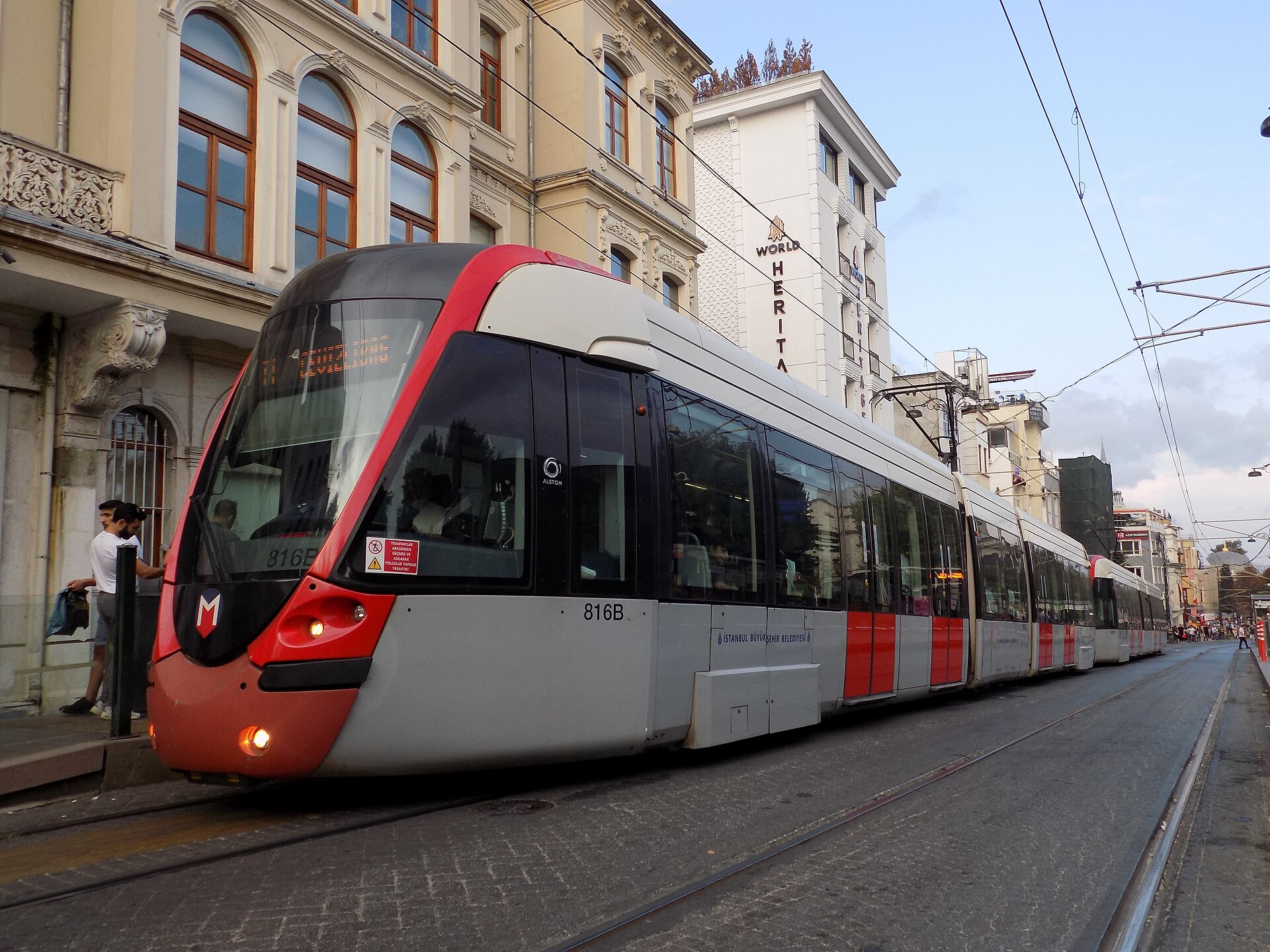 Spårvagn på linje T1 vid hållplatsen Sultanahmet