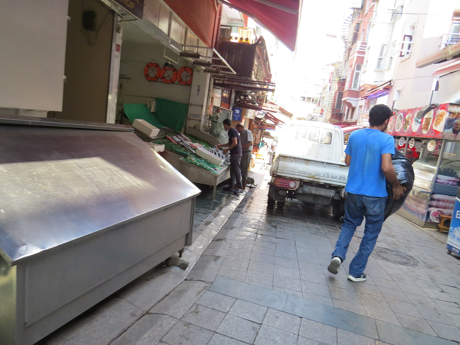 Butiker och folkliv på İstiklal Caddesi